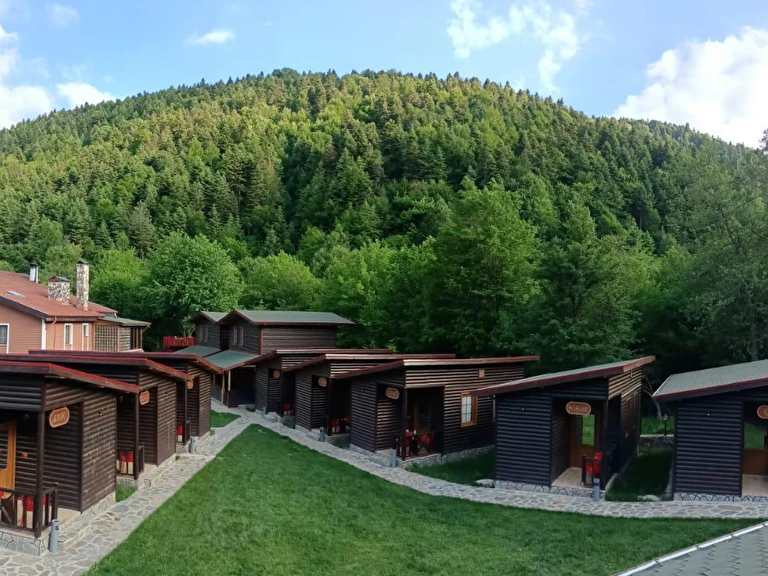 Abant Bahçeli Köşk Bolu Abant Akçaalan