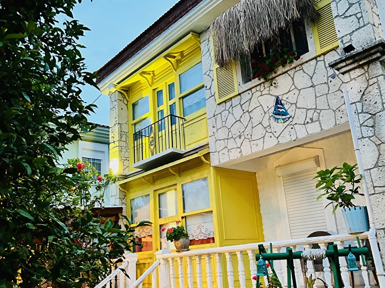 Alaçatı Sarı Köşk Butik Hotel İzmir Çeşme Alaçatı