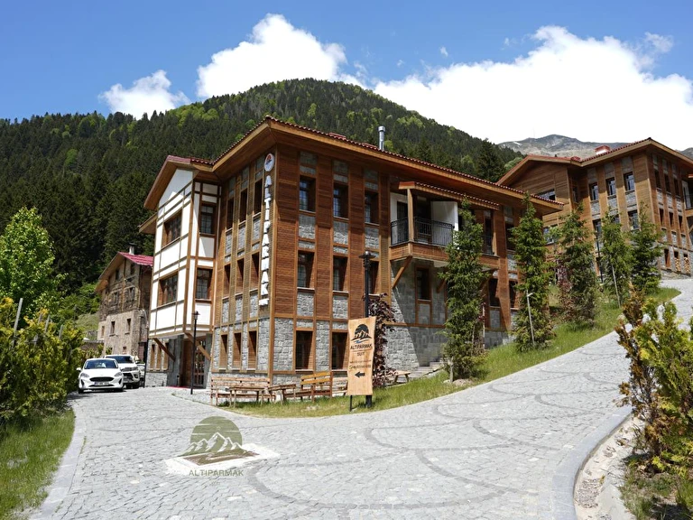 Altıparmak Suit Otel Rize Çamlıhemşin Ayder Yaylası