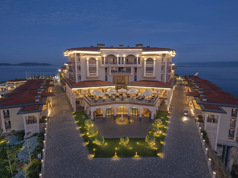 Birun Ada Hotel İstanbul Adalar Demokrasi ve Özgürlükler Adası