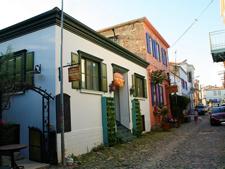 Dalyan Otel Hayat Bahçesi Balıkesir Ayvalık Cunda Adası