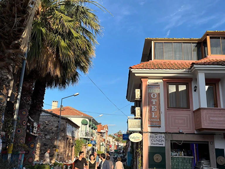 Deniz Atlas Cunda Pansiyon Balıkesir Ayvalık Cunda Adası