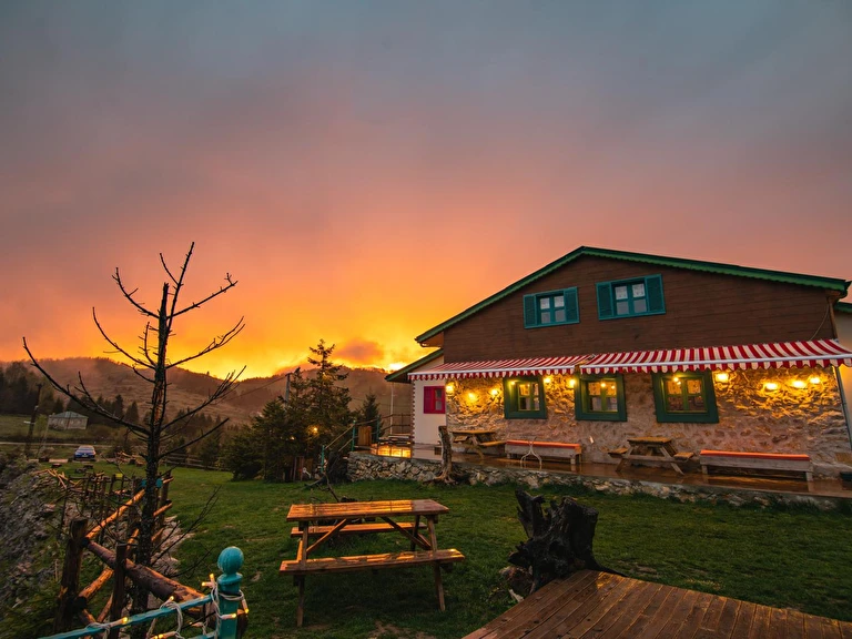 Kayaüstü Dağ Evi Trabzon Akçaabat