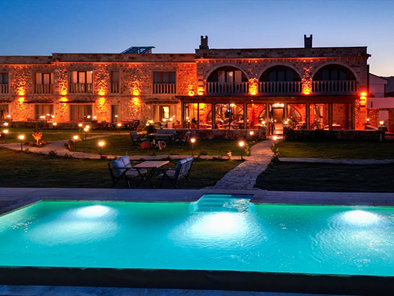 La Fairy Cappadocia Nevşehir Kapadokya Uçhisar