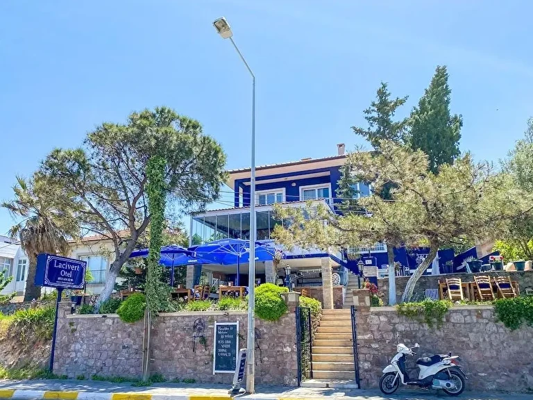 Lacivert Otel Balıkesir Ayvalık Çamlık
