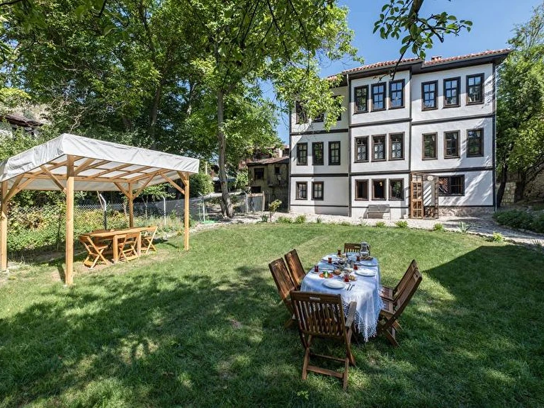 Madanlar Konağı Bolu Mudurnu Hızırfakı Mahallesi