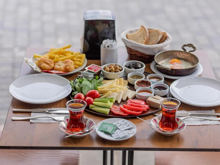 Mai Otel Cunda Balıkesir Ayvalık Cunda Adası