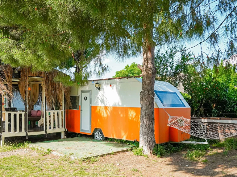 Mona Glamping Caravan Suites İzmir Seferihisar Sığacık