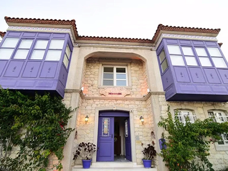 Mor Salkım Konağı Alaçatı İzmir Çeşme Alaçatı