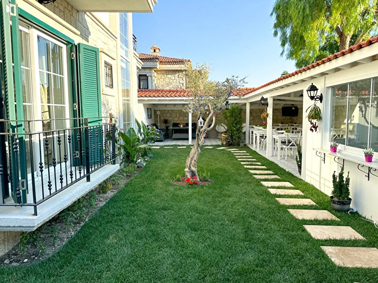 Müzeyyen Hanım Konağı Alaçatı (+12) İzmir Çeşme Alaçatı