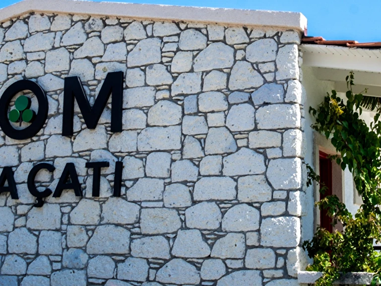 Pom Alaçatı İzmir Çeşme Alaçatı