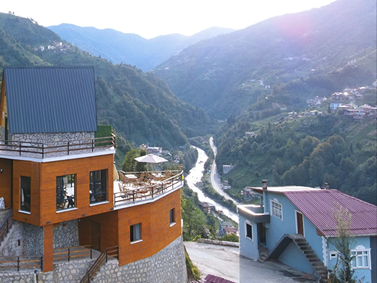 Puleri Dağevi Rize Çamlıhemşin Çayırdüzü Mevkii