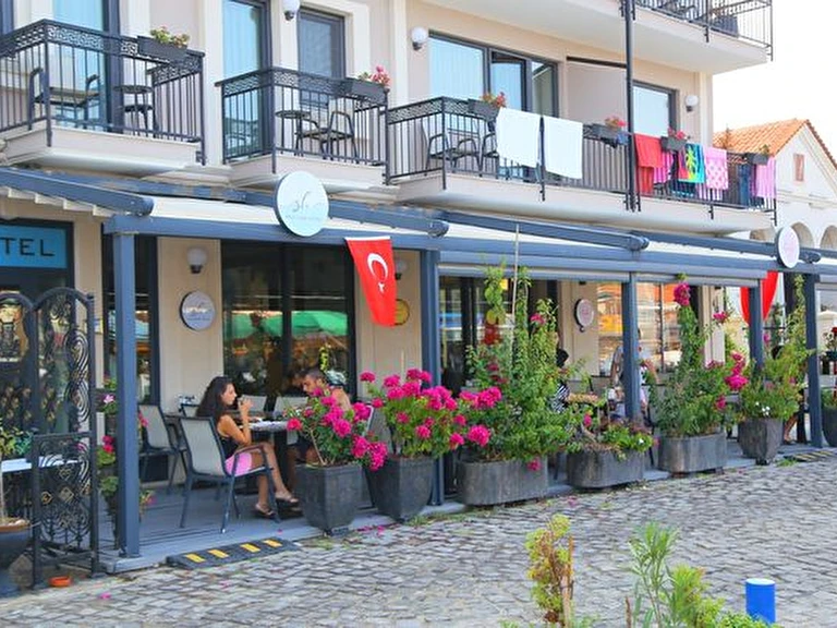 Şenyıldız Hotel İzmir Foça Eski Foça