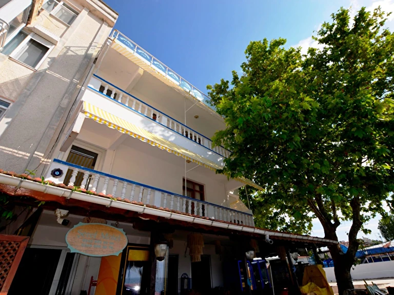 Şeref Motel Balıkesir Avşa Adası İskele Caddesi