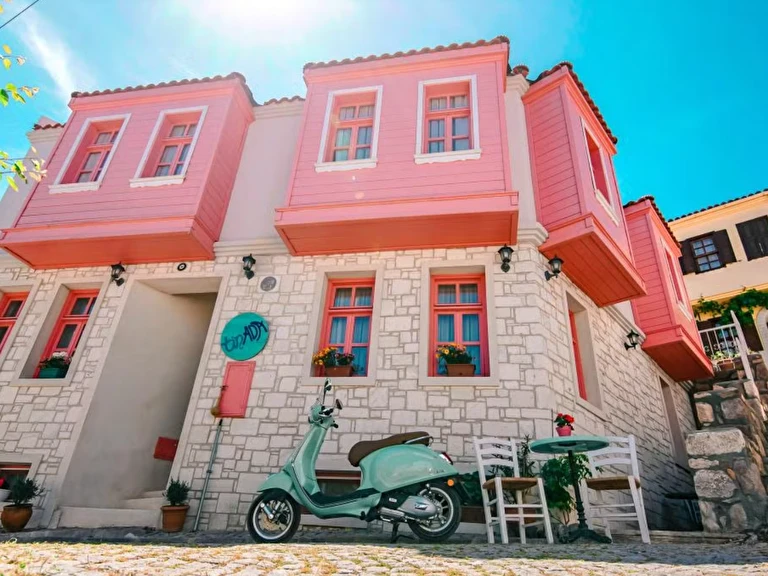 Tin Ada Çanakkale Bozcaada Cumhuriyet Mahallesi