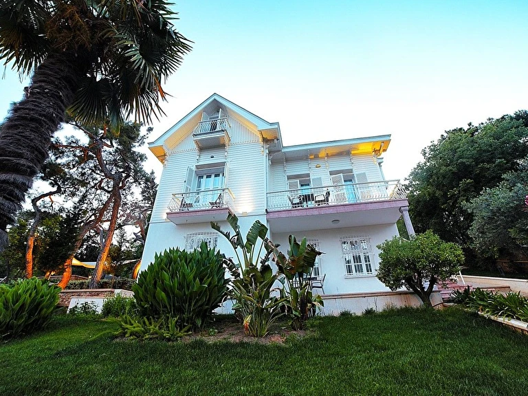 Triada Hotel Büyükada İstanbul Adalar Büyükada