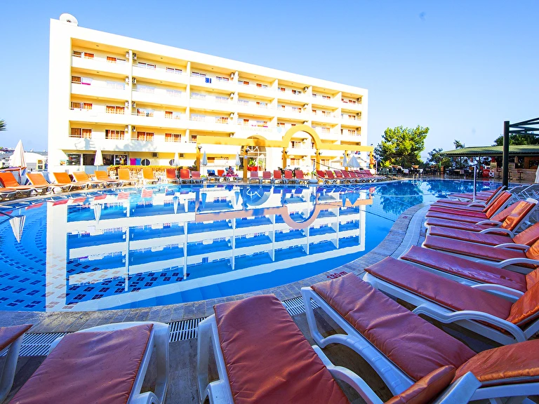 Tuntaş Family Suites Kuşadası Aydın Kuşadası Kadınlar Denizi