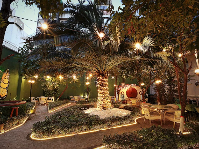 Walton Gardens Pera İstanbul Beyoğlu Kamer Hatun