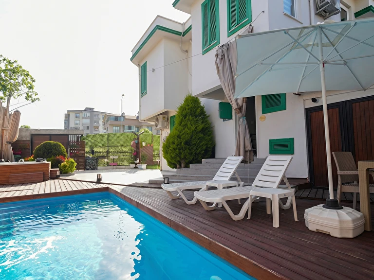 Yeşil Panjurlu Bahçeli Villa Bursa Nilüfer