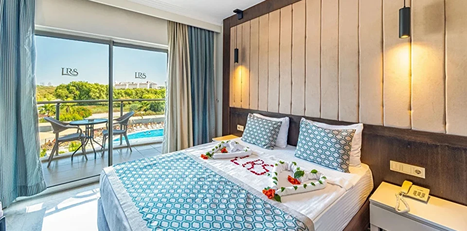 Promo Havuz Manzaralı Standart Oda