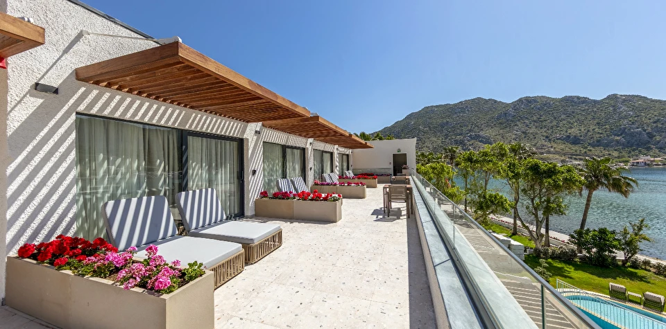 Teras Deluxe Deniz Manzaralı Oda