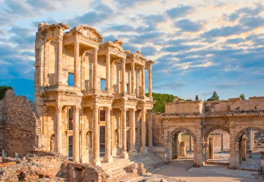 23 Nisan Özel Ayvalık Foça Çeşme Alaçatı Kuşadası Turu / 2 Gece Otel Konaklaması İstanbul Bursa Çıkışlı