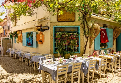 Çeşme Alaçatı Ot Festivali ve Urla Enginar Festivali Turu / 2 Gece Otel Konaklaması İstanbul Bursa Çıkışlı