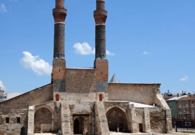 İş Ailem Özel İstanbul Çıkışlı Uçaklı Sivas Erzincan Tunceli Elazığ Kemaliye Turu 3 Gece Otel Konaklamalı