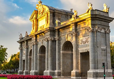 Madrid & Barselona Noel Pazarları Turu AJet Hy. ile Girona Şehir Turu Dahil (ABC- GRO)