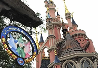Paris & Disneyland Turu THY Disneyland Konaklaması ve Park Girişi Dahil Sömestre Özel 2027