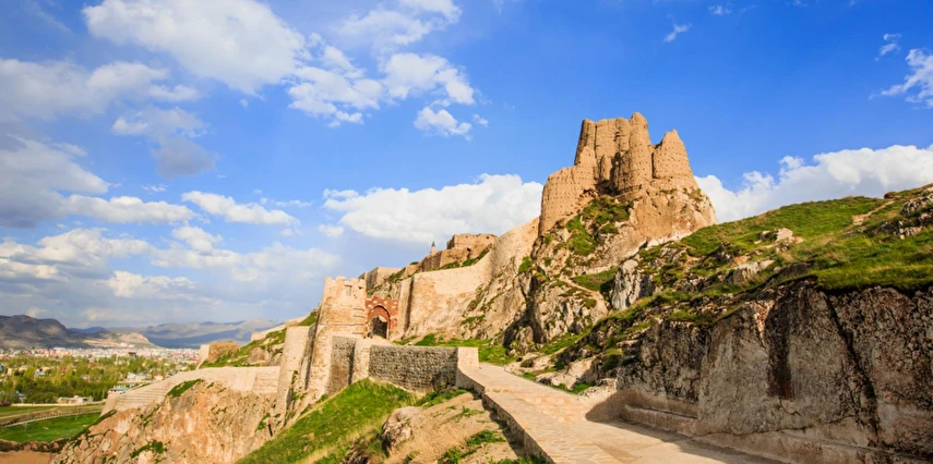 1 Mayıs Özel Uçak & Doğu Ekspresi ile Van Kars Erzurum Turu Pegasus ile / 3 Gece Otel Konaklaması