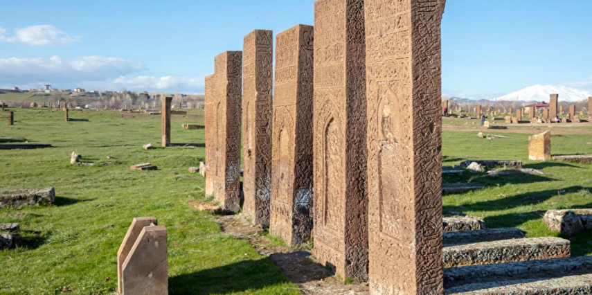 1 Mayıs Özel Uçak & Doğu Ekspresi ile Van Kars Erzurum Turu Pegasus ile / 3 Gece Otel Konaklaması