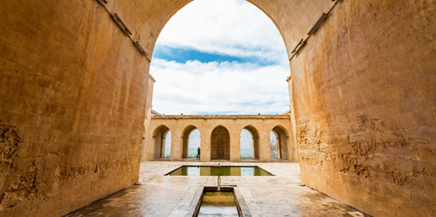 19 Mayıs Özel Uçaklı Gaziantep Zeugma Şanlıurfa Göbeklitepe Turu Thy İle / 2 Gece Otel Konaklaması