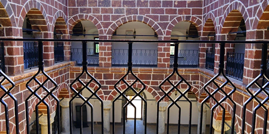 Antalya Çıkışlı Uçaklı Van'dan Diyarbakır'a Kadim Topraklar Hakkari Şırnak Turu / 4 Gece Otel Konaklaması