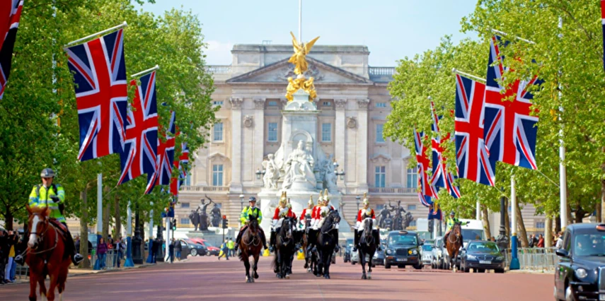 Büyük Britanya & İrlanda Turu Kurban Bayramı Özel THY ile 7 Gece 8 Gün 2027 (Lhr–dub)