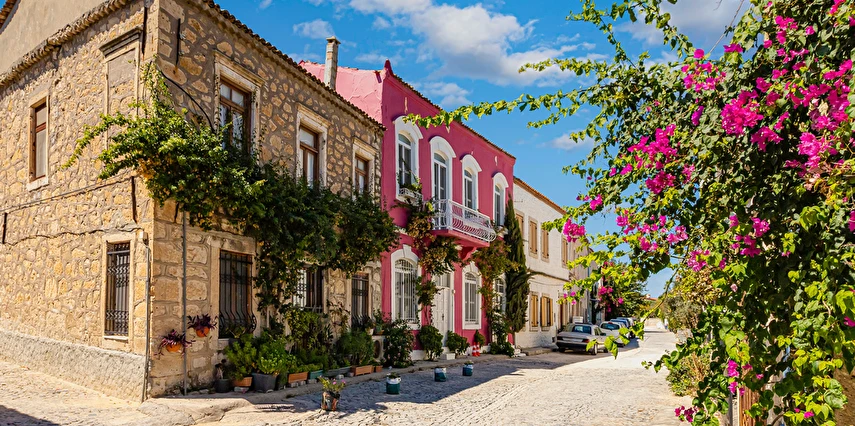 Çeşme Alaçatı Ot Festivali ve Urla Enginar Festivali Turu / 1 Gece Otel Konaklaması İstanbul Bursa Çıkışlı