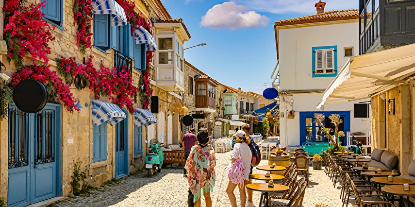 Çeşme Alaçatı Ot Festivali ve Urla Enginar Festivali Turu / 2 Gece Otel Konaklaması İstanbul Bursa Çıkışlı