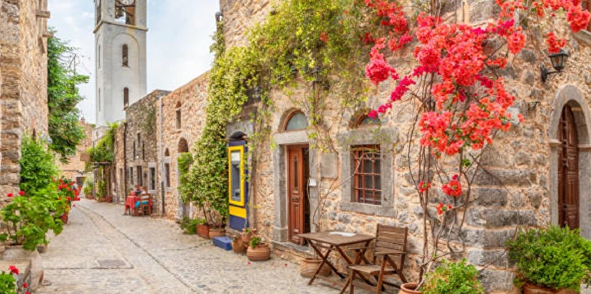 Çeşme Hareketli Feribot ile Sakız Adası Turu 3 Gece 4 Gün 