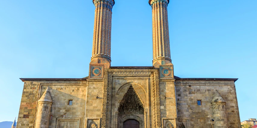 Eskişehir Çıkışlı Yüksek Hızlı Tren ile Doğu Anadolu (Sivas Divriği Kemaliye Elazığ Tunceli Erzincan) Turu / 4 Gece Otel Konaklaması