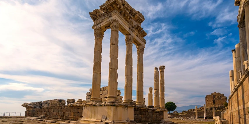 Foça Bergama Işıklı Göl Clandras Köprüsü Kuladokya Turu / / 1 Gece Otel Konaklaması İstanbul Bursa Çıkışlı