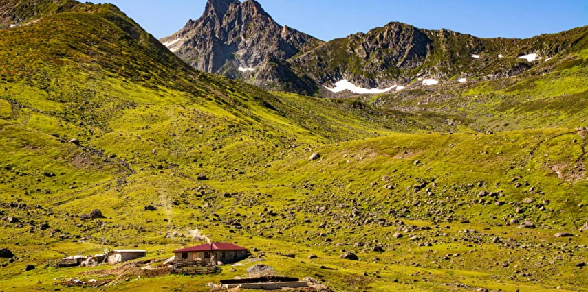 İzmir Uşak Afyon Çıkışlı Yeşil Karadeniz Yaylalar ve Batum Turu (Batum Turu Dahil) / 5 Gece Otel Konaklaması