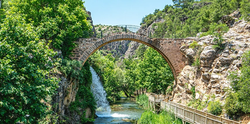 Kasım Ara Tatil Özel Foça Bergama Işıklı Göl Clandras Köprüsü Kuladokya Turu / / 1 Gece Otel Konaklaması İstanbul Bursa Çıkışlı
