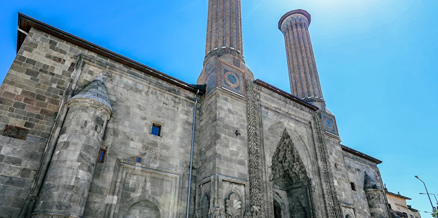 Ramazan Bayramı Özel Uçak ve Doğu Ekspresi ile Kars Erzurum Turu İstanbul Havalimanı Hareketli / 2 Gece Otel Konaklaması