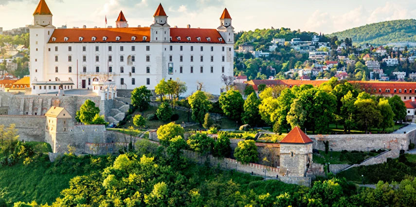 Tuna'nın Üç Başkenti Avusturya Slovakya Macaristan Turu Ajet ile 4 Gece 5 Gün VIE-BUD