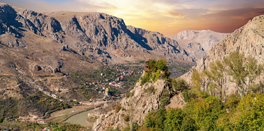 Uçaklı Butik Sivas Tunceli Kemaliye Divriği Turu Thy İle / 2 Gece Otel Konaklaması