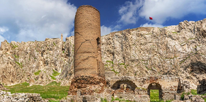 Uçaklı Van Havzası ve İnci Kefali Göçü Turu Ajet İle / 2 Gece Otel Konaklaması