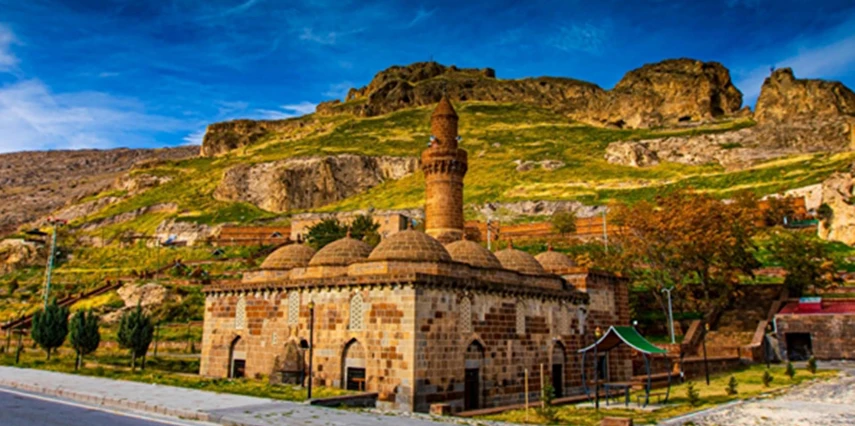 Uçaklı Van Havzası ve İnci Kefali Göçü Turu Thy İle / 2 Gece Otel Konaklaması