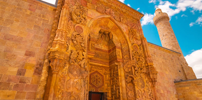 Yılbaşı Özel Turistik Doğu Ekspresi ile Kars Erzurum Turu / 1 Gece Otel 2 Gece Tren Konaklaması (Kars - Ankara Yönü)