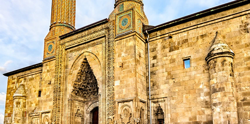 Yılbaşı Özel Uçak ve Doğu Ekspresi ile Kars Erzurum Turu Sabiha Gökçen Havalimanı Hareketli / 2 Gece Otel Konaklaması