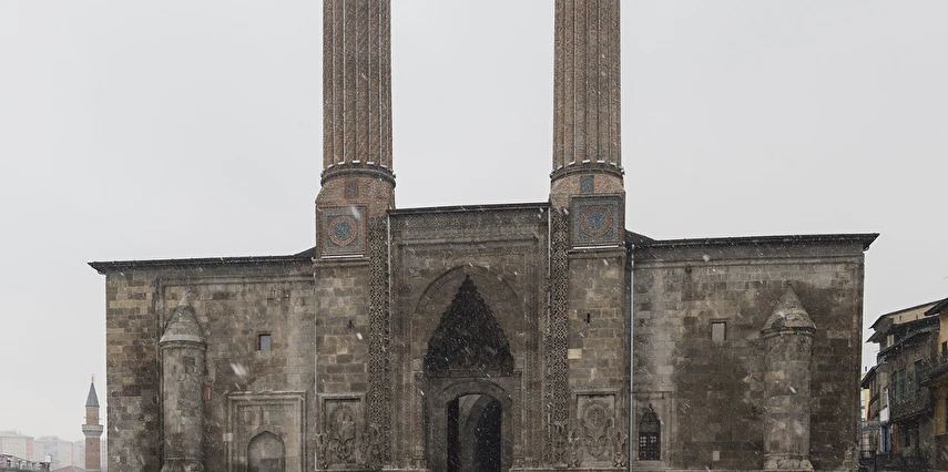 Yılbaşı Özel Uçak ve Doğu Ekspresi ile Kars Erzurum Turu Sabiha Gökçen Havalimanı Hareketli / 2 Gece Otel Konaklaması